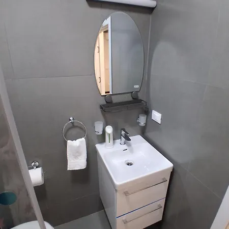 Garsoniera Langa Mare Apartment